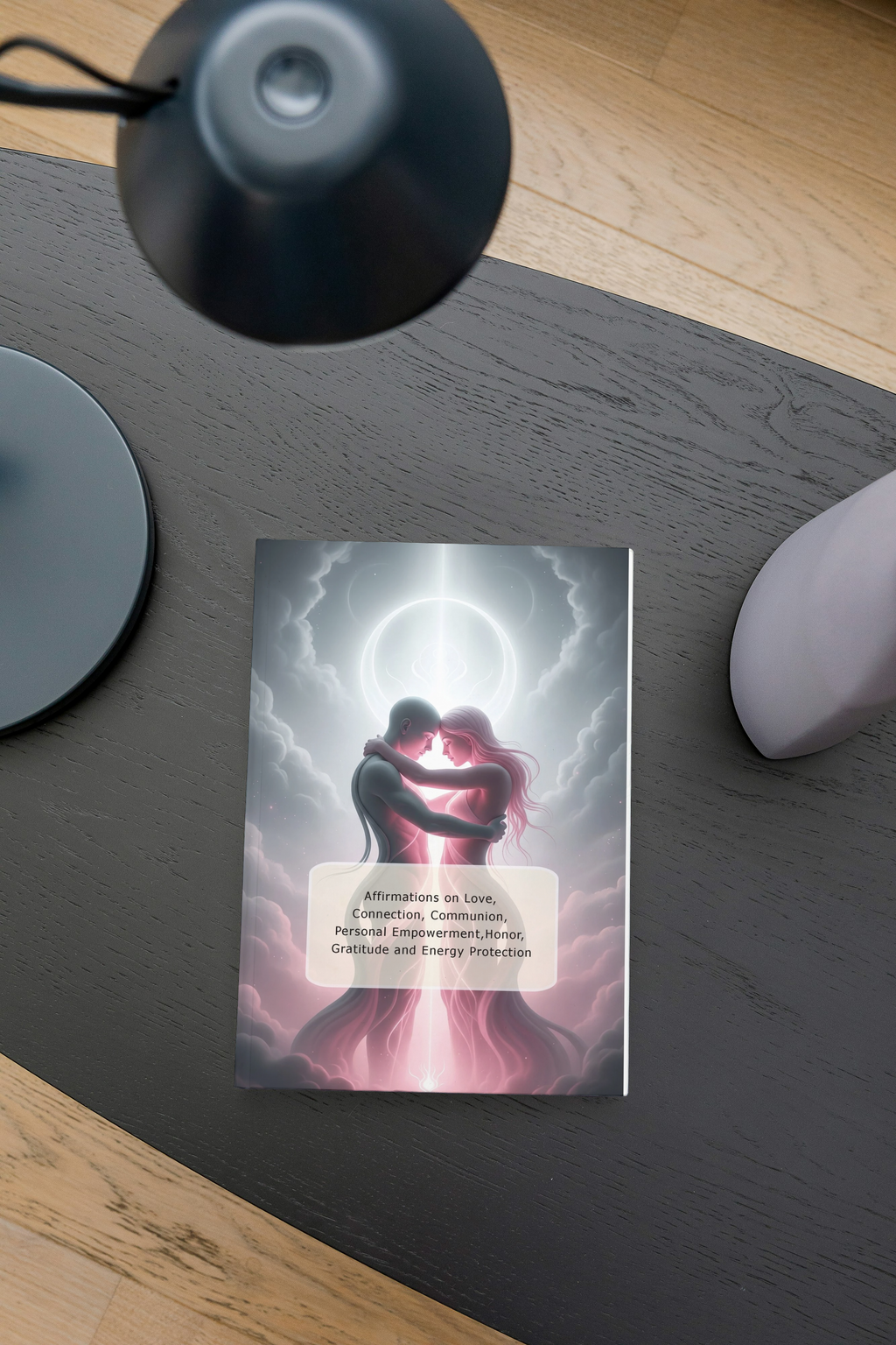Affirm Your Mind. Connection and Relationships: Daily affirmations on love, gratitude, and empowerment. Personal growth guide in English, 160 pages.